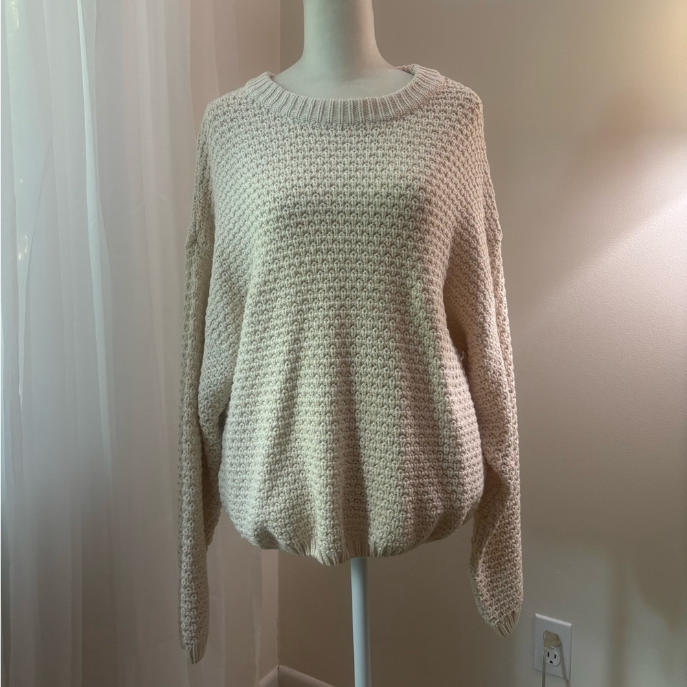 Universal Thread Cream Crew Neck Sweater